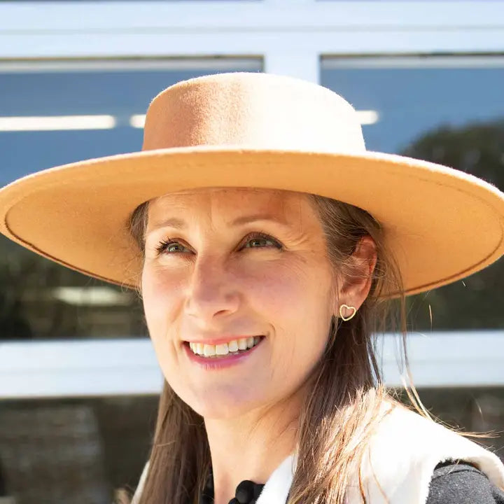 Amour Post Earrings Gold .5"