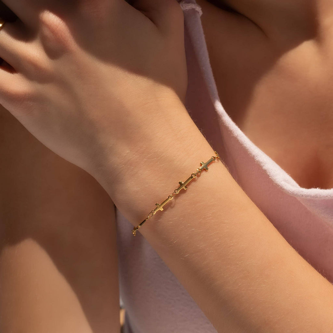 Cross Chain Bracelet: Gold
